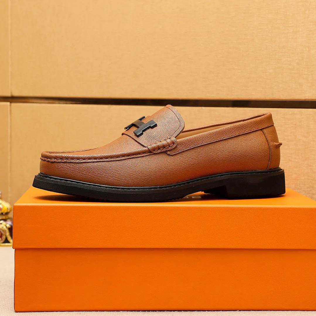 Men's shoes 💰460 💐 Product trademark: HERMES "Hermès" casual leather shoes Regular size: 39-44 (38.45🉑️customized) Product materials: Selected imported first-layer cross-grain cowhide upper + luxury hardware buckle, imported water-dyed cowhide lining. Strong three-dimensional visual effect, non-slip and wear-resistant rubber outsole Color: 4⃣️colors available